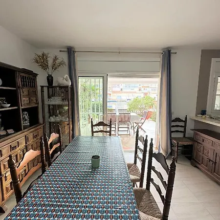 Apartamento En Planta Baja Directo Al Canal Ref 81 * Empuriabrava