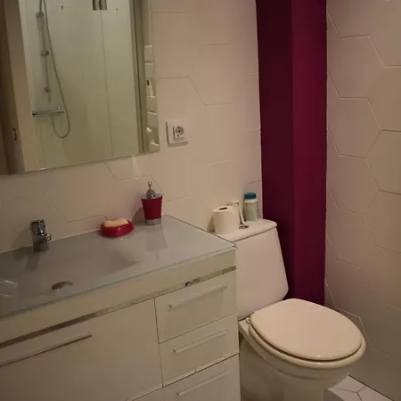 Apartamento En Planta Baja Directo Al Canal Ref 81 Apartment *