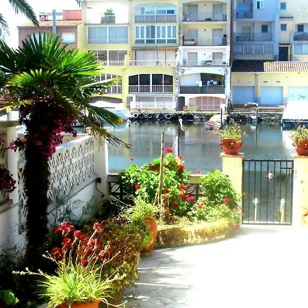 Apartamento En Planta Baja Directo Al Canal Ref 81 Apartment *